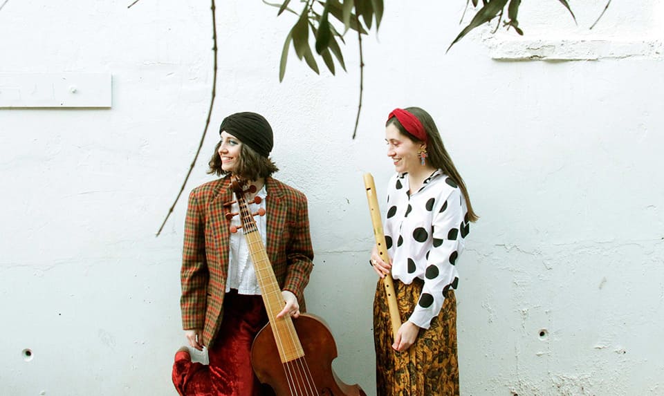 Pilar Almalé canta al amor y a lo onírico en «Entre negros y azules»