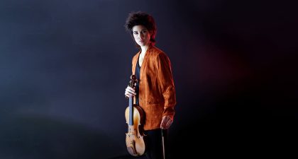 La violista Isabel Villanueva invita en Ritual a un viaje sonoro en Teatros del Canal desde la Edad Media al siglo XX
