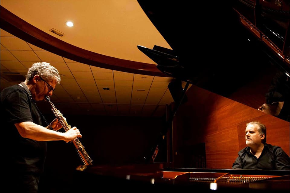 Josep Lluís Galiana asocia la libre improvisación musical y la inteligencia emocional en su último libro
