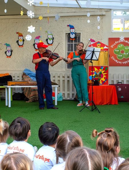 “Pequeñas canciones para pequeños espectadores”