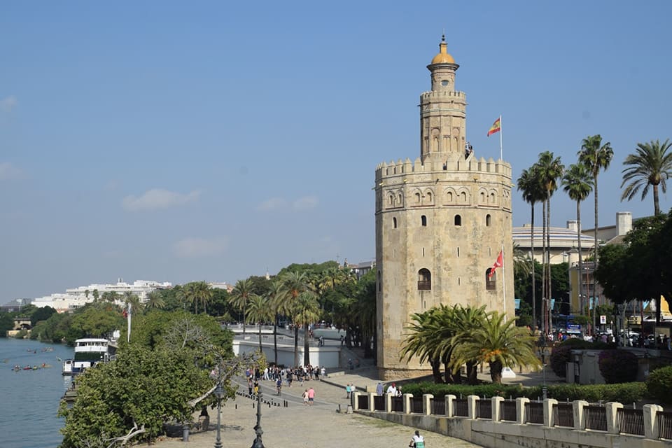 El FeMÀS inunda de color y música la Torre del Oro con el videoconcierto de La Imperdible-música antigua