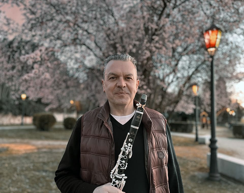 Juan Ferrer debuta con la Orquesta de Extremadura como solista invitado, interpretando «Áurea», de Pacho Flores