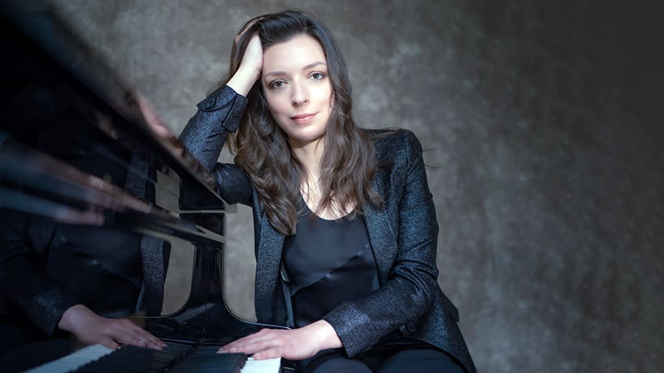 Stephanie Childress, futura principal directora invitada de la OBC, dirige el «Concierto para piano núm.2» de Chopin Stephanie Childress, futura principal directora invitada de la OBC, dirige el «Concierto para piano núm.2» de Chopin