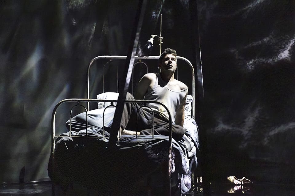 Les Arts estrena «Tránsito», de Jesús Torres, un sobrecogedor canto el desarraigo en un nuevo montaje de Carles Alfaro