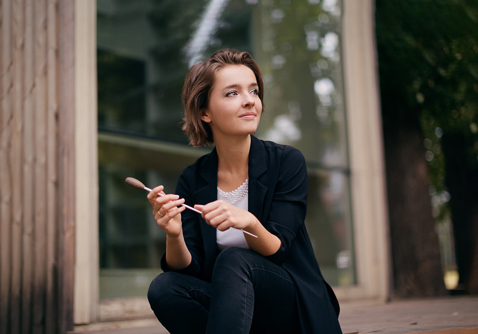 La joven directora Anna Rakitina dirige a la Orquesta de València en su debut en el Palau de la Música