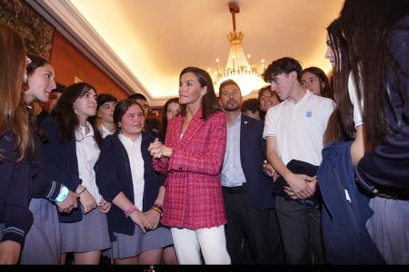 S.M la Reina se ha reunido con los estudiantes