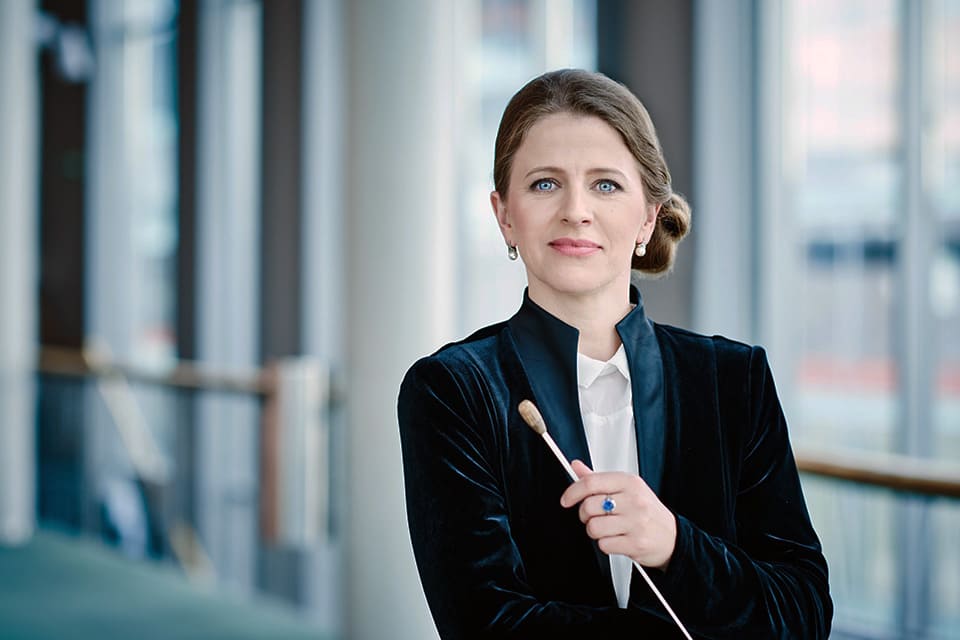 La directora Kristina Poska debuta con la Orquesta Nacional de España con obras de Tally, Martinů y Beethoven