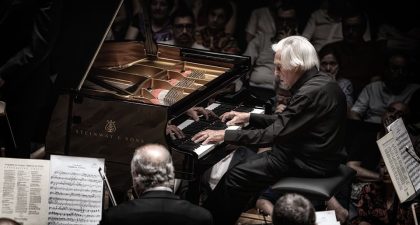 El Palau de la Música se rinde ante Joaquín Achúcarro en el Festival de Piano Iturbi