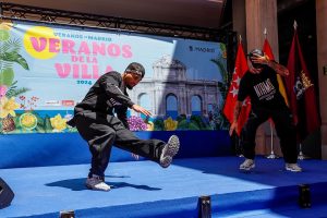 Actuación B-Boy Grazy y B-Boy Clav, de la compañía de breaking Ntamo Performance.