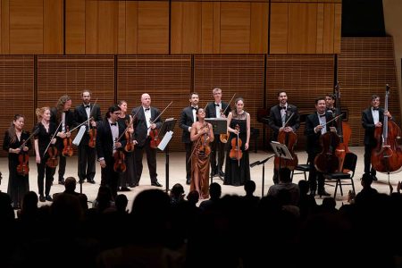 Solistas de la Orquesta Titular del Teatro Real y la violinista Leticia Moreno: – © Jennifer Taylor