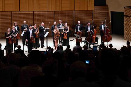 Solistas de la Orquesta Titular del Teatro Real y la violinista Leticia Moreno: – © Jennifer Taylor