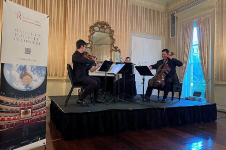 Cuarteto de Solistas de la Orquesta Titular del Teatro Real -con Rubén Mendoza (violín I), Margarita Sikoeva (violín II), Cristina Regojo (viola) y Dragos Balan (violonchelo) en el concierto en la sede de la Americas Society.