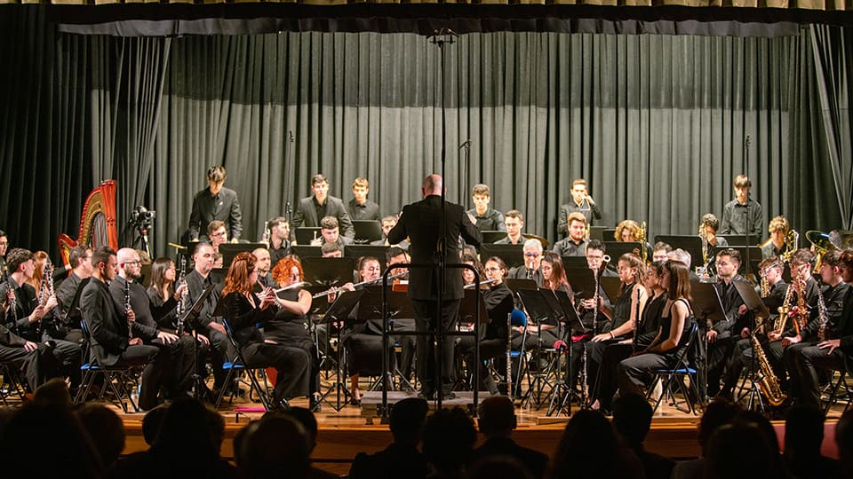 ESMAR ofrece más de 100.000 euros en becas para jóvenes músicos de Enseñanzas Superiores, apoyando su desarrollo artístico y profesional.