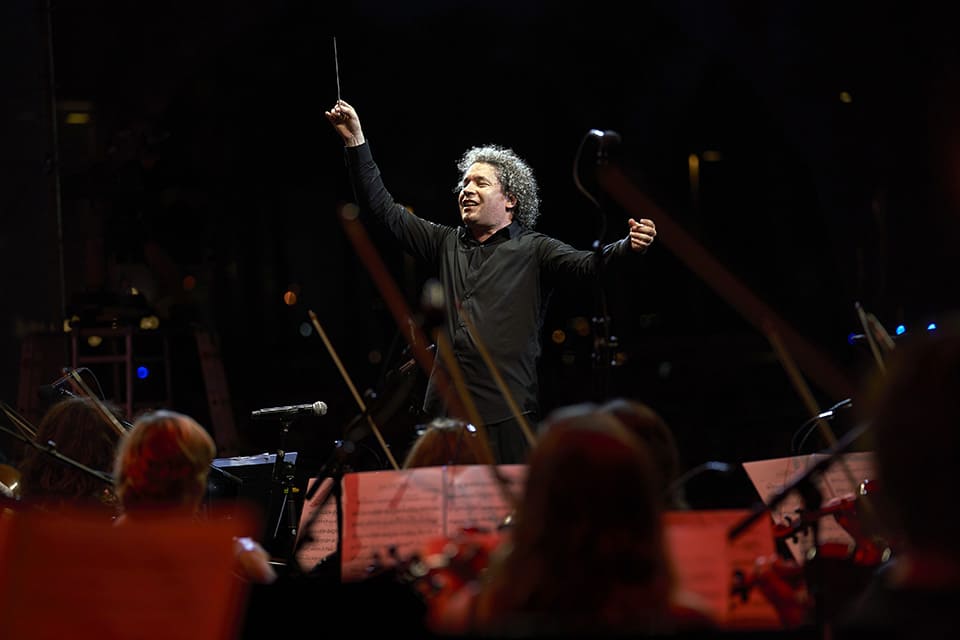 Un concierto de película con Dudamel y el Orquesta del Liceu brillan en el Clàssica a la Platja