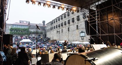 La Real Filharmonía de Galicia actúa en la Plaza de la Quintana en las celebraciones por las Fiestas del Apóstol