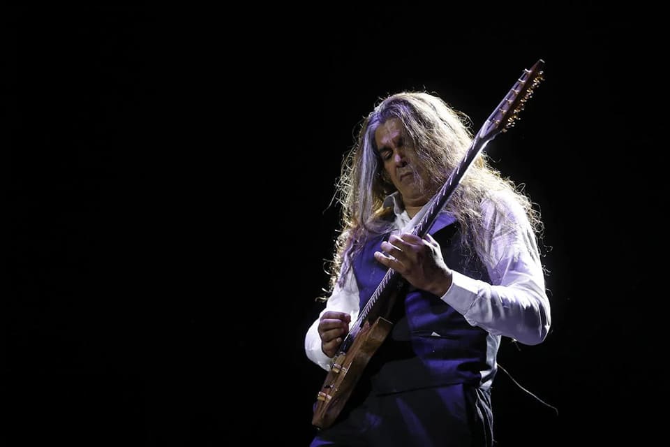 Robe pisa fuerte en La Axerquía con su nuevo disco en el Festival de la Guitarra