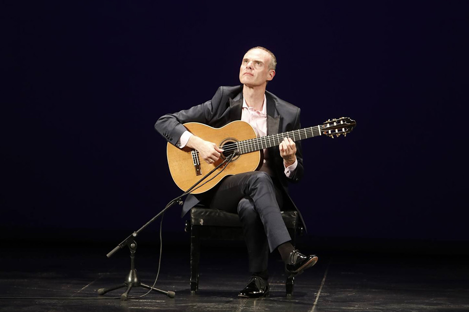 Robe pisa fuerte en La Axerquía con su nuevo disco en el Festival de la Guitarra