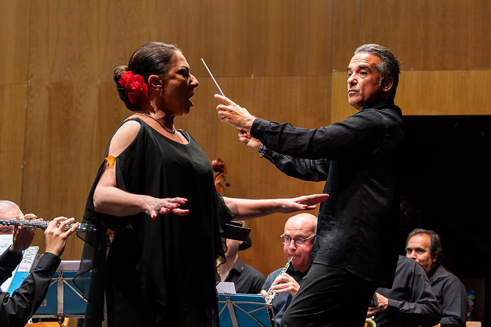 La Orquesta Filarmónica de Requena se reúne con «Dos divas y un barítono»