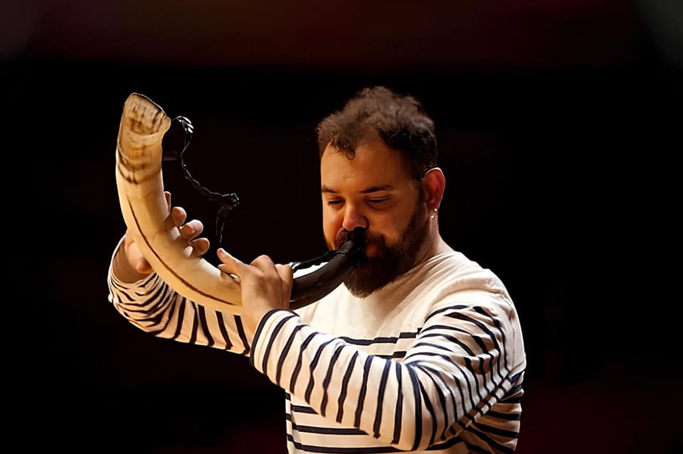 El Teatro Afundación despedirá 2024 con dos conciertos de Abraham Cupeiro tras una programación de diciembre repleta de música