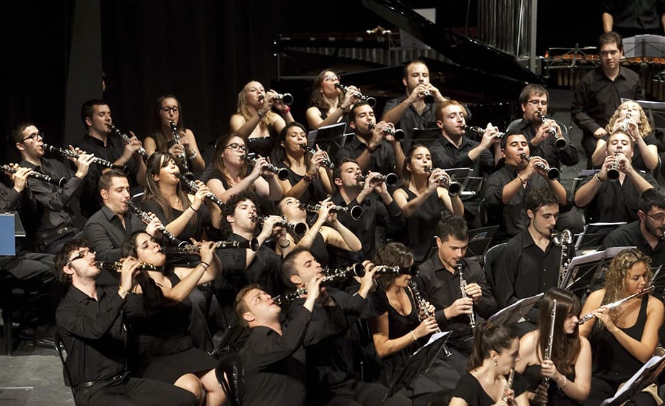 Caixabank, FSMCV y el IVC lanzan la 11º edición del programa de becas para alumnos de escuelas de música