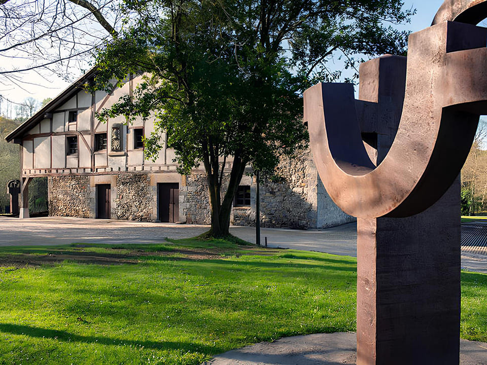 La Quincena Musical homenajea a Eduardo Chillida y Néstor Basterretxea en el centenario de su nacimiento
