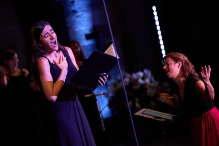 El Cor de Cambra del Palau de la Música interpreta un diálogo brillante en el Festival Perelada Cor de Cambra del Palau de la Música en Peralada – © Toti Ferrer
