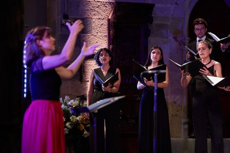 El Cor de Cambra del Palau de la Música interpreta un diálogo brillante en el Festival Perelada Cor de Cambra del Palau de la Música en Peralada – © Toti Ferrer