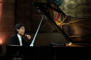 El joven pianista surcoreano Yunchan Lim hace vibrar con su virtuosismo al público del Festival Perelada 2024 Yunchan Lim en Peralada – © Miquel González – Shooting
