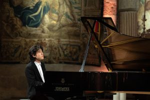 El joven pianista surcoreano Yunchan Lim hace vibrar con su virtuosismo al público del Festival Perelada 2024 Yunchan Lim en Peralada – © Miquel González – Shooting