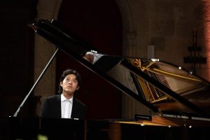 El joven pianista surcoreano Yunchan Lim hace vibrar con su virtuosismo al público del Festival Perelada 2024 Yunchan Lim en Peralada – © Miquel González – Shooting
