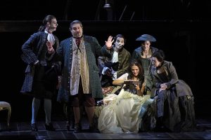 El Teatro Real inaugura su 28ª temporada operística con Adriana Lecouvreur Delante: David Lagares (Quinault), Nicola Alaimo (Michonnet), Ermonela Jaho (Adriana Lecouvreur), Monica Bacelli (Dangeville). Detrás: Vicenç Esteve (Poisson), Sylvia Schwartz (Jouvenot)