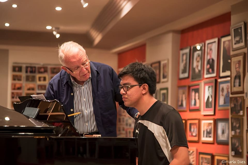 Nota de agradecimiento y reconocimiento a los artífices del Curso para Pianistas, Directores y Orquesta durante estos 20 años