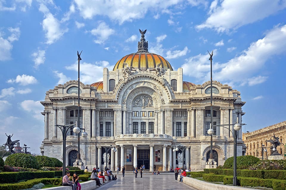 Julia Cruz y Marta Eguilior dirigen Beatrix Cenci en México Julia Cruz y Marta Eguilior dirigen Beatrix Cenci en México