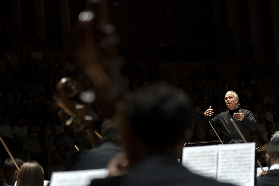 Les Arts inaugura el ciclo sinfónico con «La Sexta», de Mahler, con Sir Mark Elder y la Orquestra de la Comunitat Valenciana