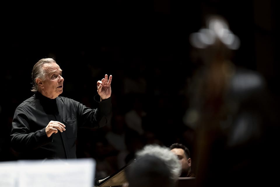 Les Arts inaugura el ciclo sinfónico con «La Sexta», de Mahler, con Sir Mark Elder y la Orquestra de la Comunitat Valenciana