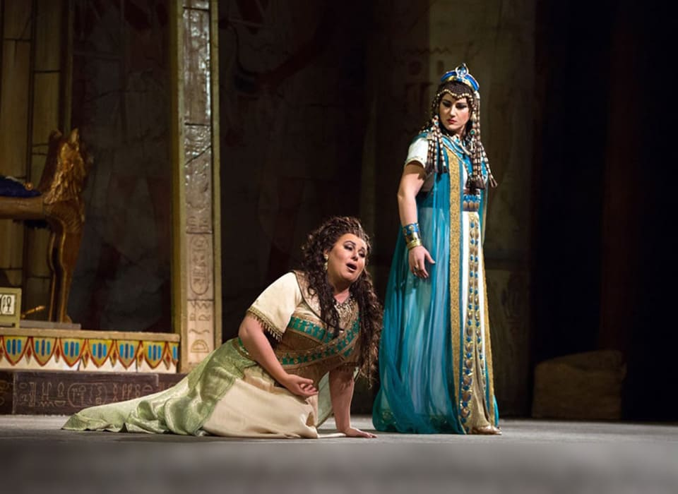 ¿Qué diferencia hay entre ópera y oratorio?