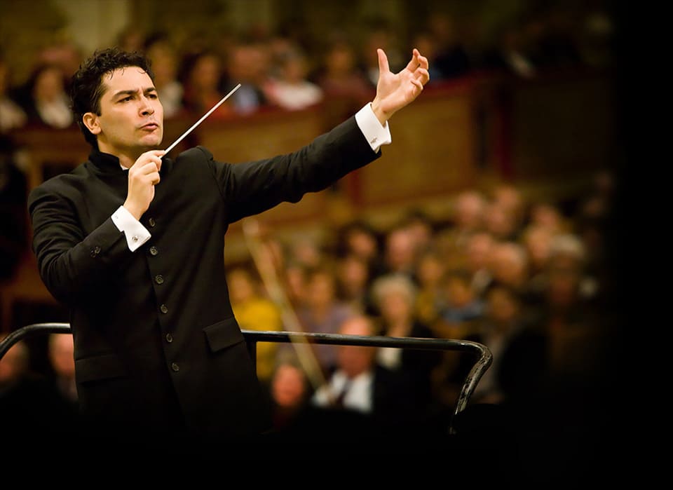 Andrés Orozco-Estrada debuta con la OCNE dirigiendo obras de Mendelssohn y Berlioz