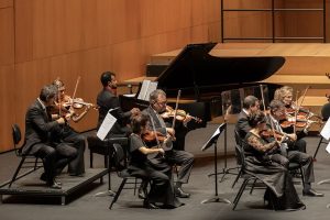 La trompista Sarah Willis estrena en España su proyecto musical “Mozart y mambo” La OSN