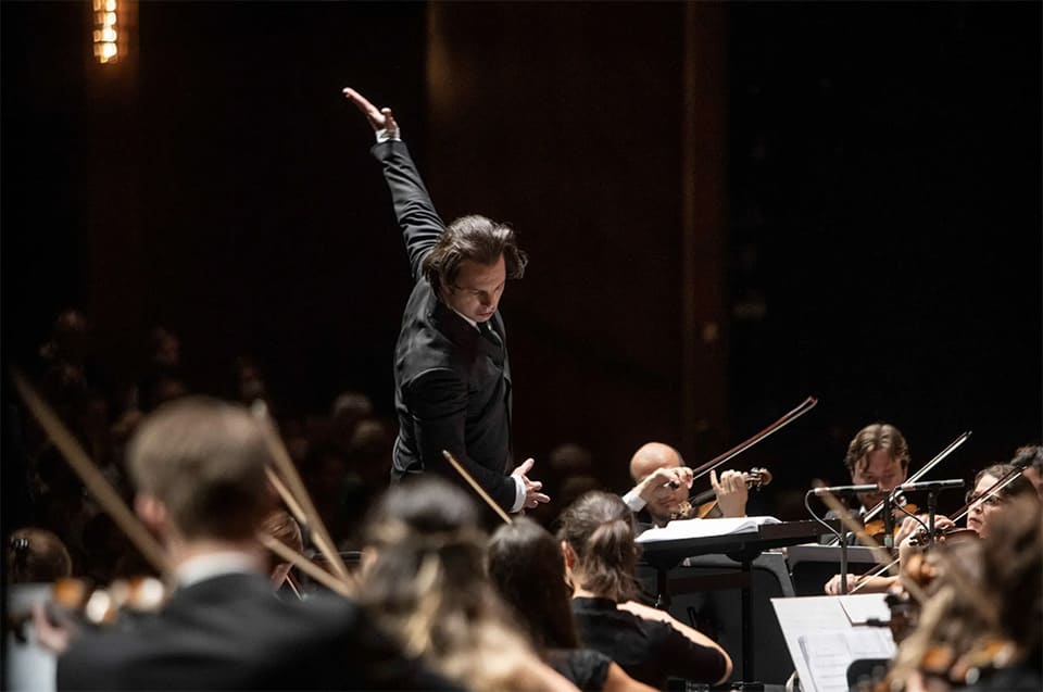 Teodor Currentzis y MusicaAeterna debutan en el Palau de la Música de València con la Sinfonía nº 5 de Shostakóvich
