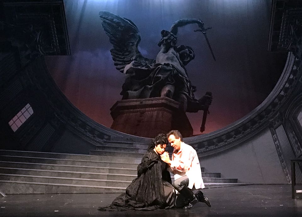 ¿Qué diferencia hay entre ópera y oratorio?