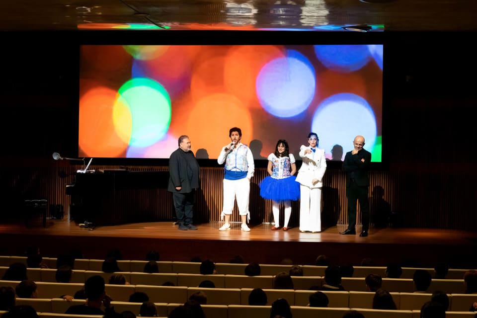 La lírica se aproxima a cerca de 1.000 estudiantes con el programa Ópera para niños de la Asociación coruñesa