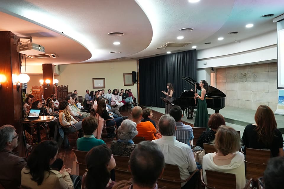 María Valverde y Ana Martirosyan, en el Ciclo de Música de Cámara y Divulgación: Más Allá de las Notas» María Valverde y Ana Martirosyan, en el Ciclo de Música de Cámara y Divulgación: Más Allá de las Notas»