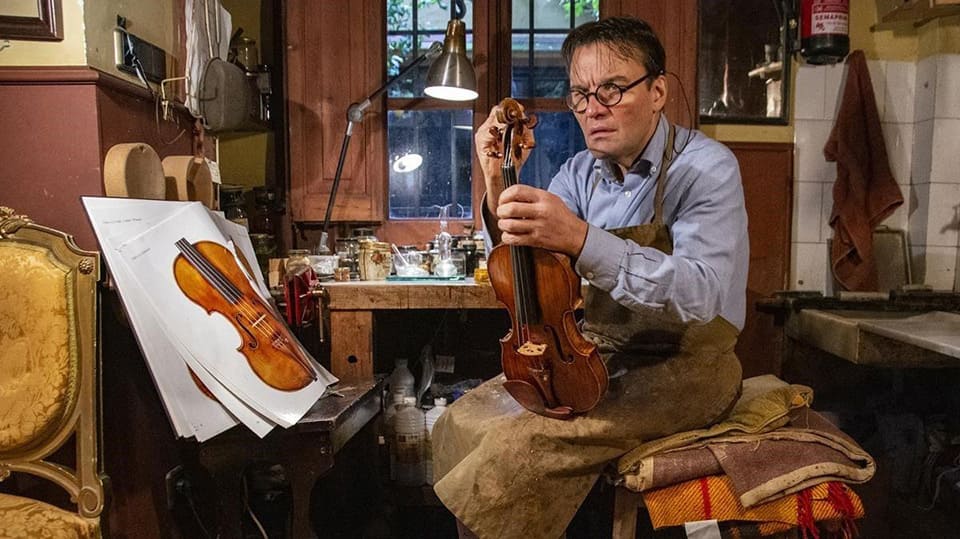 El luthier David Bagué cumple 60 años inmerso de lleno con los violines prêt-à-porter para los jóvenes músicos del futuro