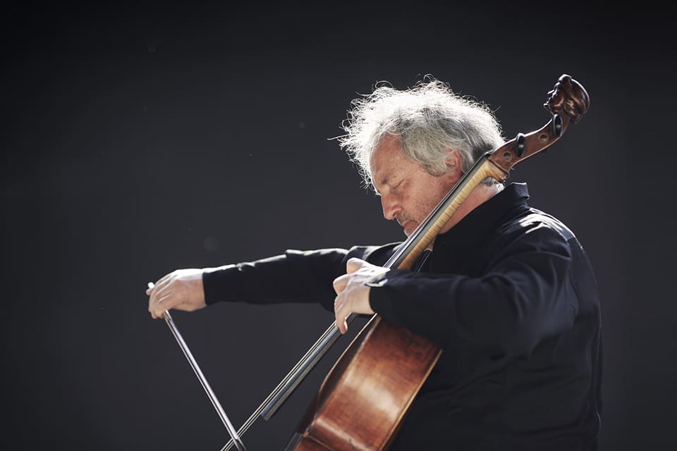 Mario Brunello, el maestro de cello piccolo reinventa a Bach en el ciclo «Círculo de Cámara» del Círculo de Bellas Artes de Madrid