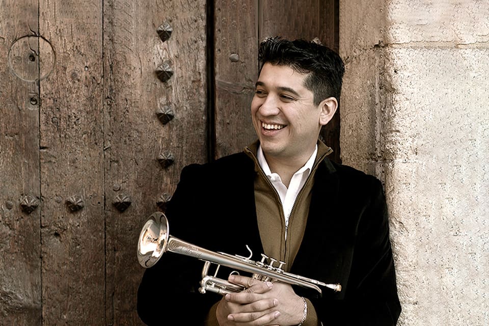 David González dirige la Orquesta Filarmónica de Gran Canaria con Pacho Flores como solista David González dirige la Orquesta Filarmónica de Gran Canaria con Pacho Flores como solista