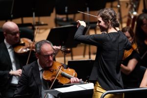 La OSN dedica su tercer concierto de abono a las personas afectadas por la DANA Tercer concierto de abono de la OSN