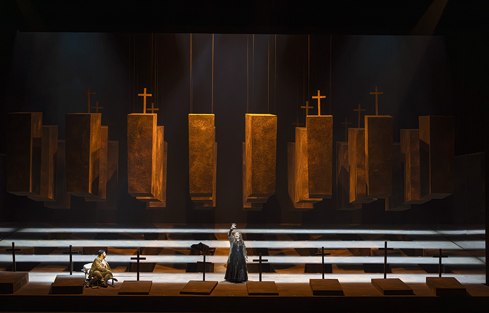 Verdi regresa a Les Arts con "Il trovatore", una producción impactante de Àlex Ollé y la dirección musical de Maurizio Benini.