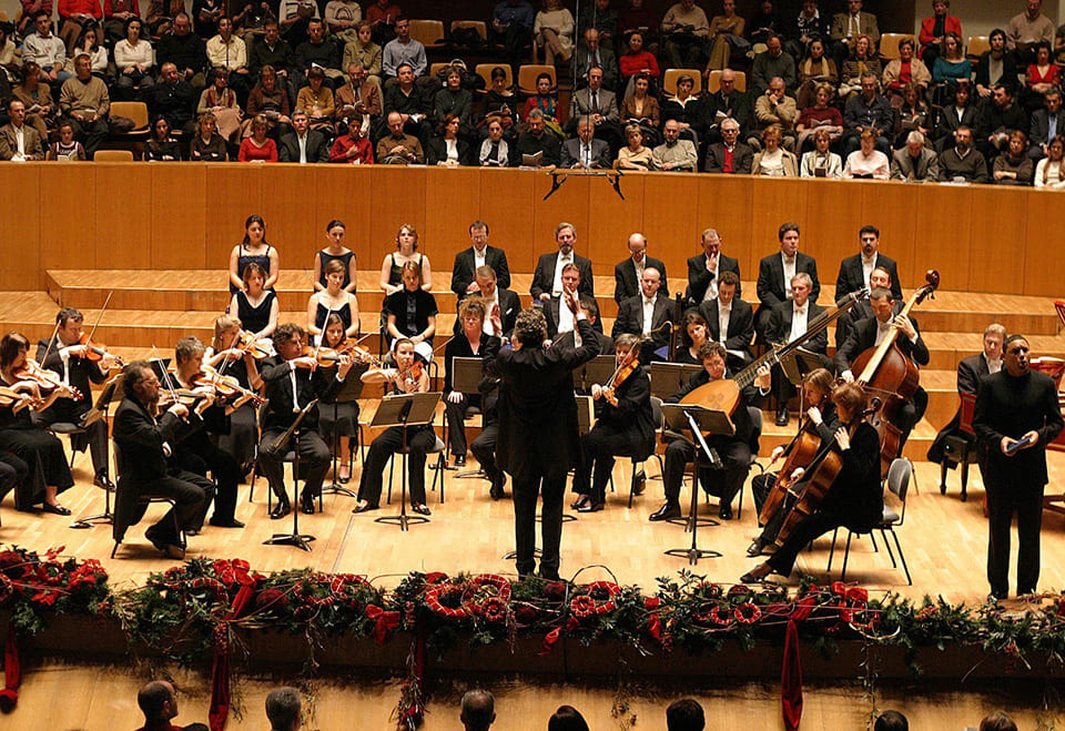 El Palau de la Música presenta una fila cero en el Nadal Solidari, apoyando a los afectados por la DANA.