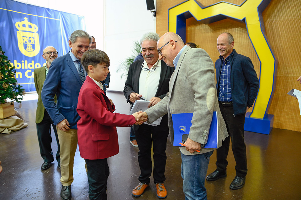 Concierto solidario de la Orquesta Filarmónica de Gran Canaria para apoyar a la Banda Primitiva de Paiporta en Valencia.