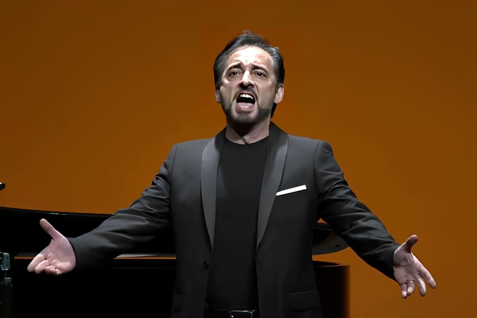 Un emocionante Concierto de Año Nuevo en el Teatro de la Zarzuela con Ángeles Blancas y Alejandro Roy bajo la dirección de Álvaro Albiach.